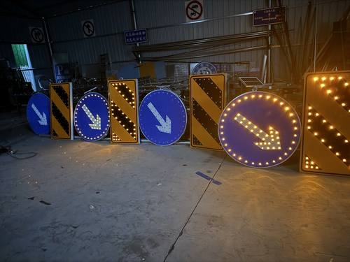 长治长治河南太阳能交通标牌 河南自发光交通路标牌厂家